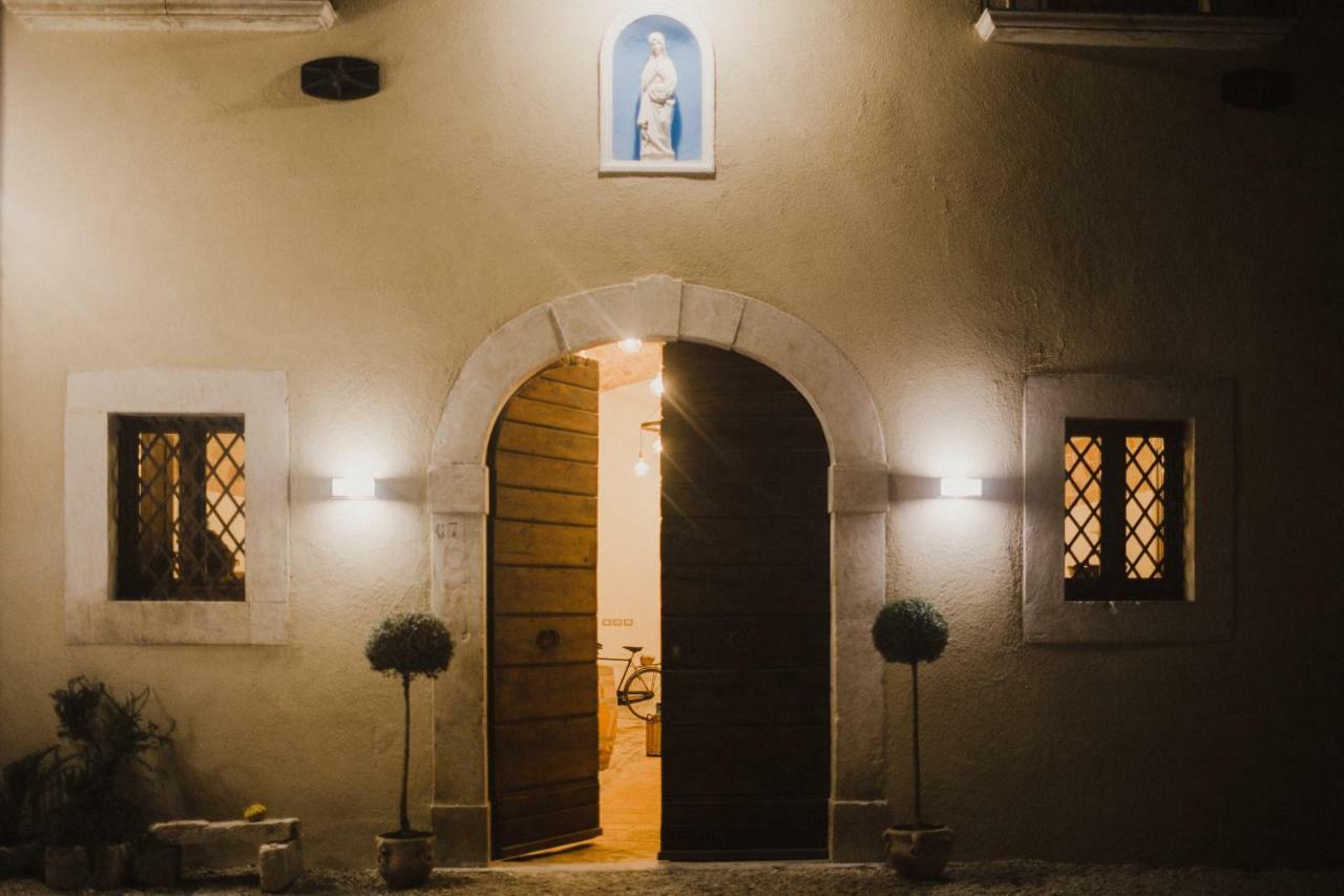 ホテル Dimora Dell'Arte Navelli エクステリア 写真