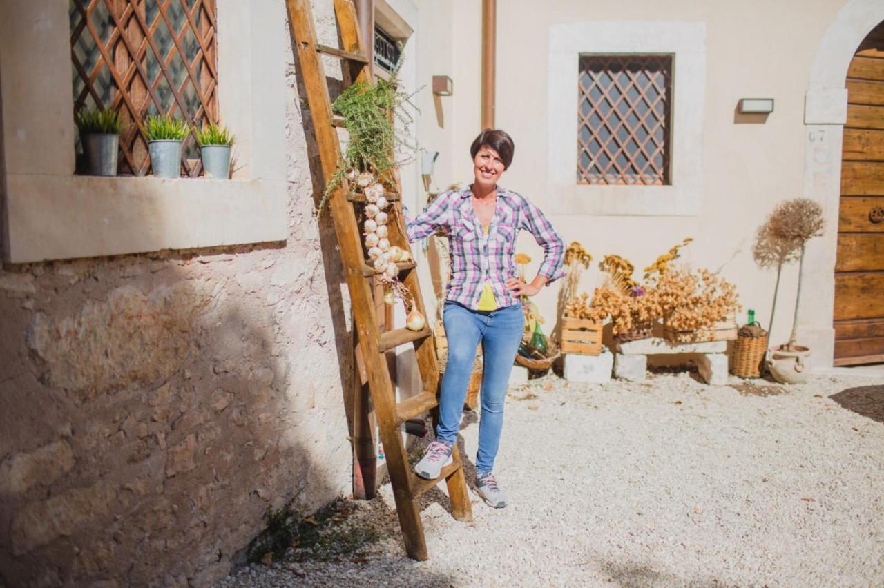 ホテル Dimora Dell'Arte Navelli エクステリア 写真